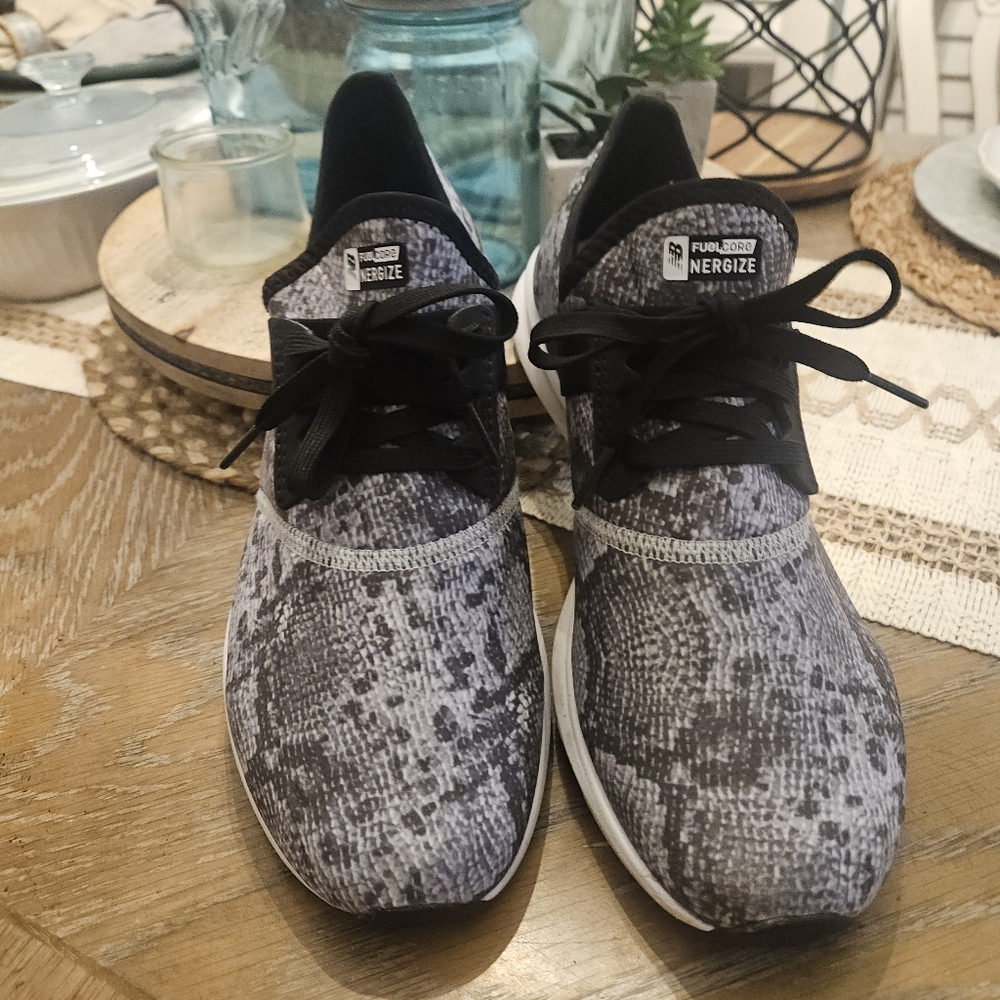 New Balance Tennis Shoes Snake Print 9 - Picture 2 of 16